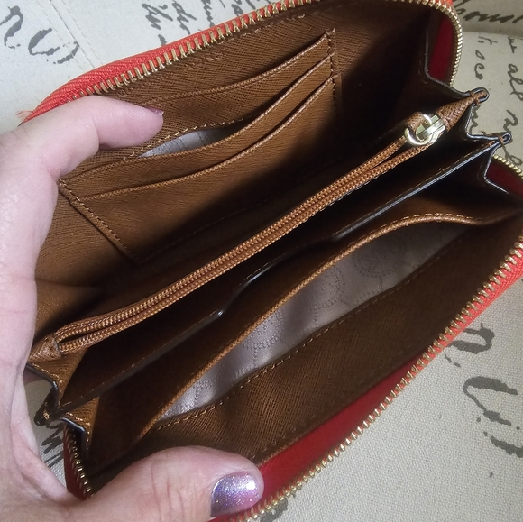 Michael Kors zip large wallet in orange/white - Picture 11 of 12